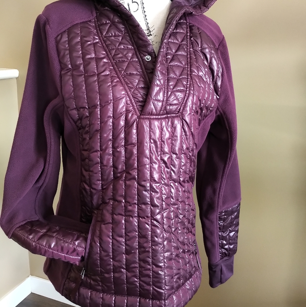 Cozy quilted deep purple pull-over hoody.